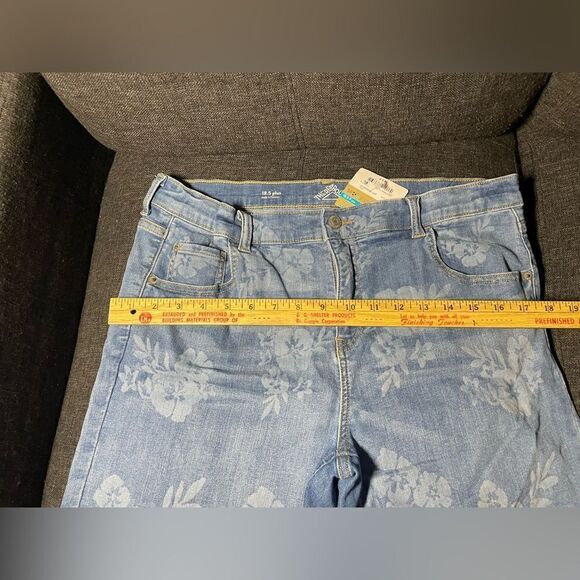 Thereabouts Jean Shorts - Picture 3 of 5